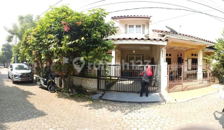 Rumah Cantik Asri dan Nyaman dalam Komplek yang Tenang dan Mapan.