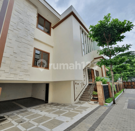 Cilandak Town house baru asri cantik,jakarta selatan