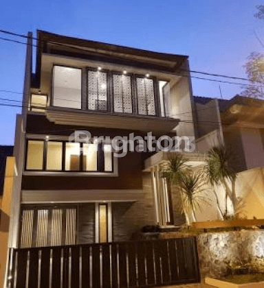 RUMAH BARU MINIMALIS TROPIS SIAP HUNI DI ARAYA SURABAYA