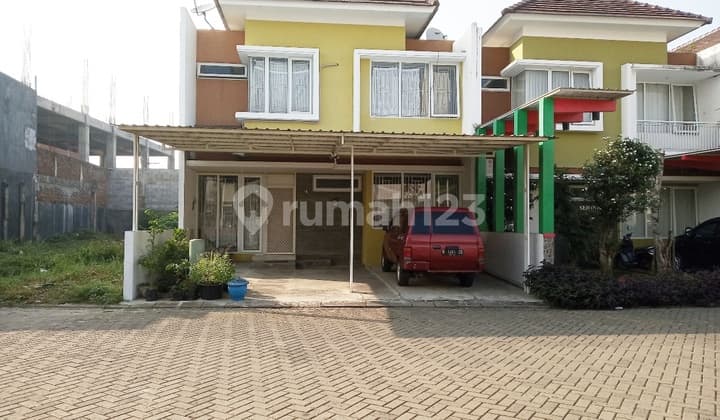 Dekat Masjid di area Sawojajar