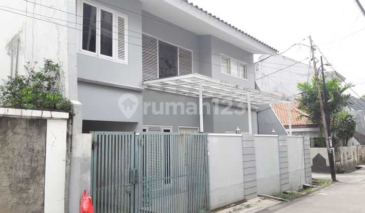 Well-maintained house in a strategic location in Kebon Jeruk