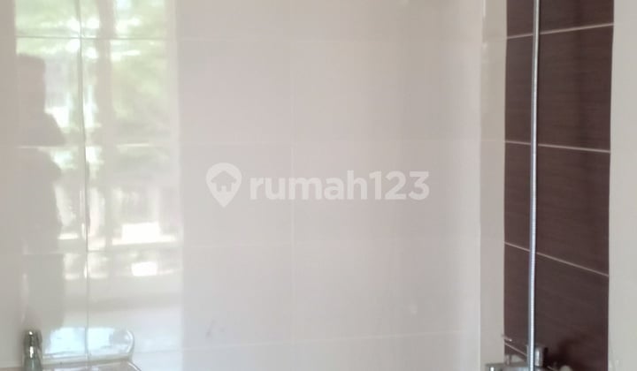 Nyaman aman, rumah baru di tengah Gading Serpong