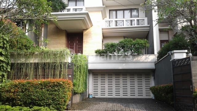 House in Kertanegara Kebayoran Baru