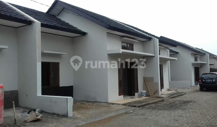 Di jual rumah di limo depok tanpa dp dekat stasiun MRT, stasiun kereta, pintu toll dekat halte busway, kota wisata, area perkantoran,dekat kuliner, dan tempat pusat perbelanjaan dan pendidikan
