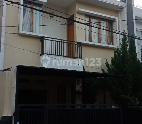 Affordable House in Bendungan Hilir, 131 m2 Land, 2 Floors, MPR/DPR Building View