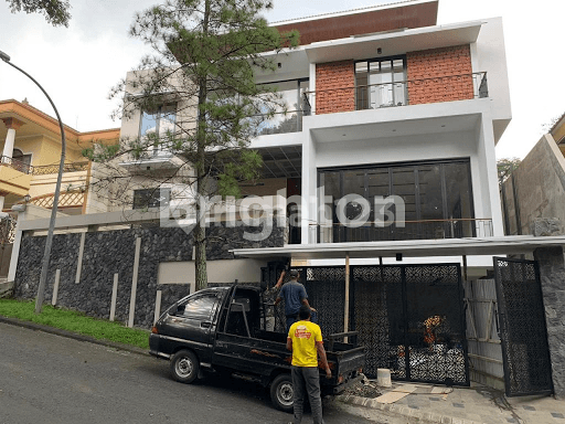 RUMAH MEWAH HARGA EKONOMIS RIVERSIDE
