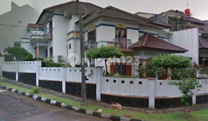 Rumah hoek luas dan asri di Villa Cinere Mas, Cinere, Jakarta Selatan