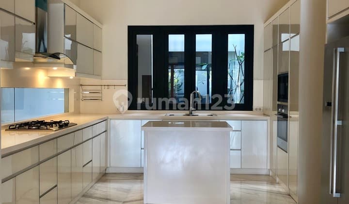 Modern minimalist of 4 bedroom house at Cipete Jakarta Selatan