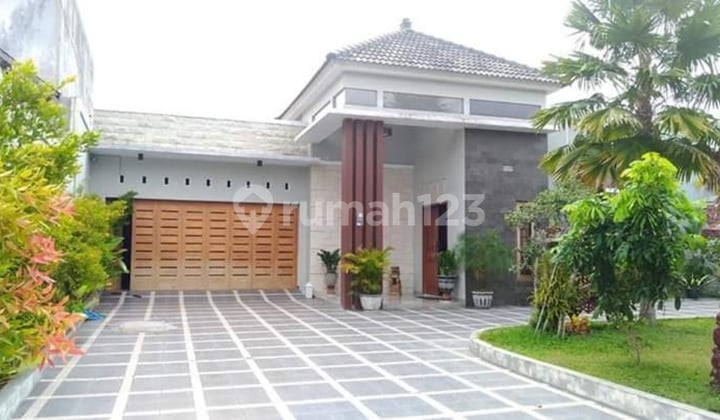RUMAH MEWAH + KOLAM RENANG DI.JALAN KALIURANG KM 7