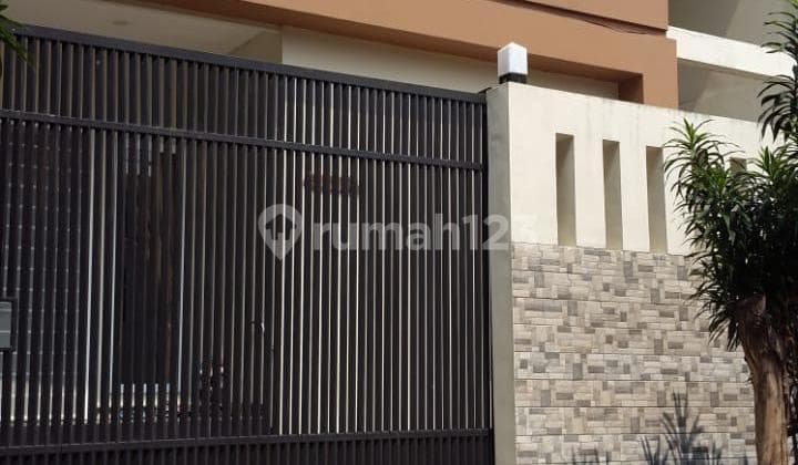 Minimalist Muara Karang House