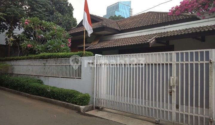Rumah hitung tanah di area kuningan