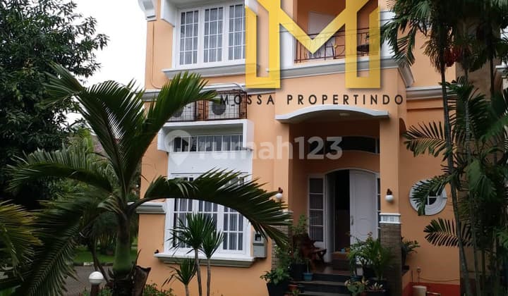 Rumah mewah harga murah , 3 Lantai, Furnished di Perumahan Terbaik di area Jatibening, Bekasi.