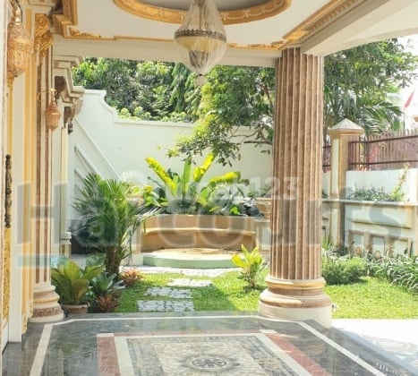 Rumah Mewah Mediterania Di Manahan Solo