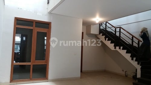 For sale: house in Istana Pasteur Regency.