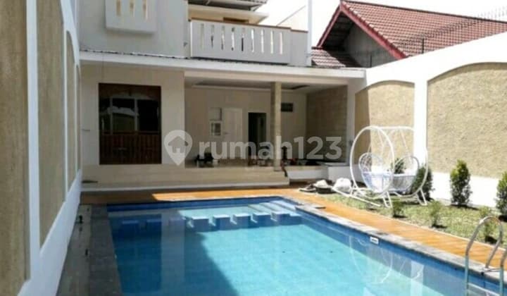 Rumah mewah + kolam renang di jalan kaliurang