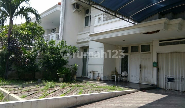 Rumah di Darmo Permai Selatan