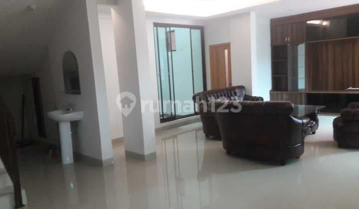 Rumah Baru 3Lt Di Cipete Utara Kebayoran Baru 5+1KT Luas 320m2 SHM IMB (Nng)