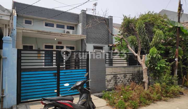 For Sale Beautiful, Green, and Minimalist House in Harapan Indah Bekasi