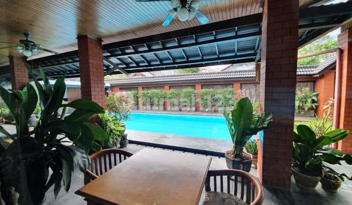 Rumah Pupuk Ada Kolam Renang Dekat Mall Ewalk Full Furnished