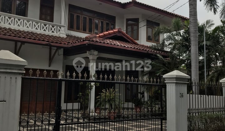 Nice House on Jl. H. Syahrin, Keb. Baru. Strategic Location, Close to Jl. H. Nawi, ITC Fatmawati, and Very Suitable for Living.