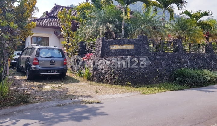 Villa antik dan etnik di Taman Wisata Kaliurang.