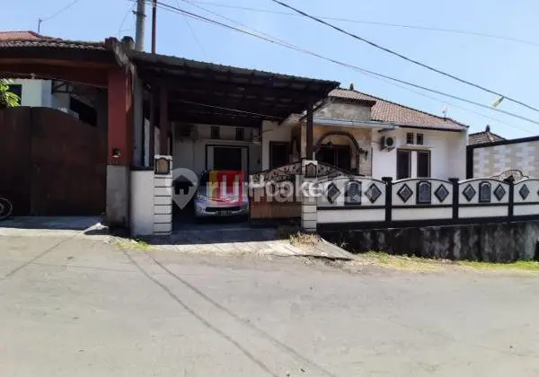 Beautiful House With Swimming Pool on Jl. Karang Sari I Padangsambian Kaje