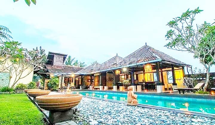 Swimming Pool Villa on Kaliurang Street Cool and Comfortable