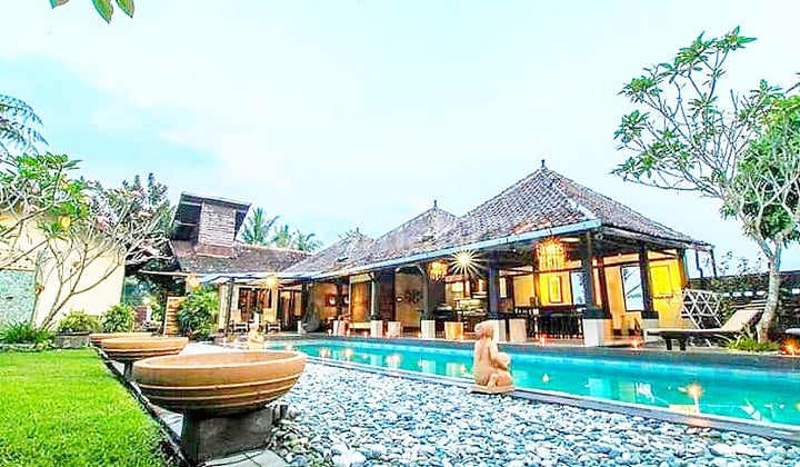 Swimming Pool Villa on Kaliurang Street Cool and Comfortable