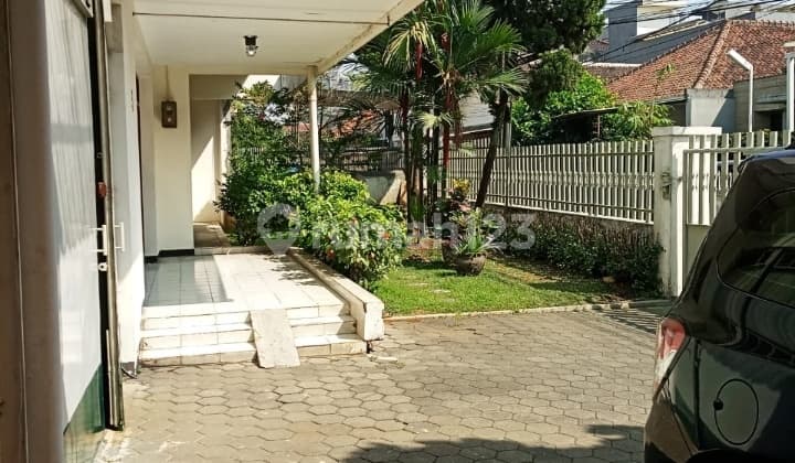 Rumah disewakan di pusat kota luas dan besar