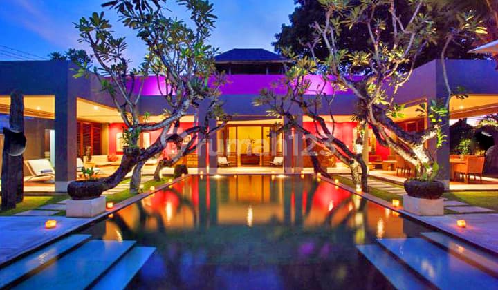 Villa Komplek Dekat Pantai Seminyak Bali (WYJSEM110)