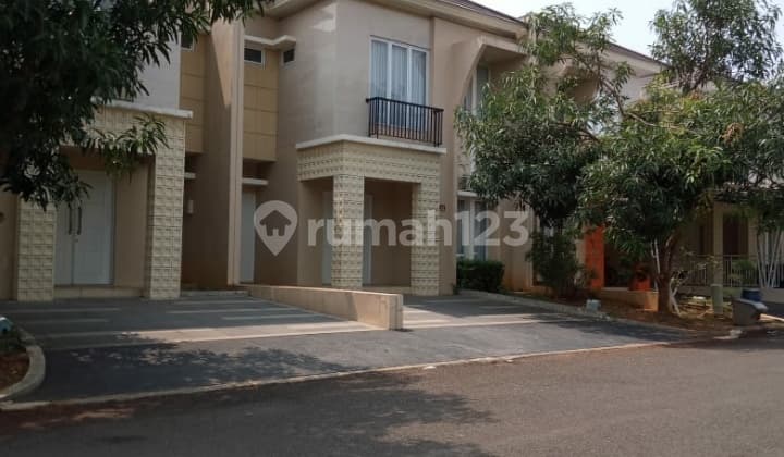 Rumah cantik di cluster eksklusif grand wisata
