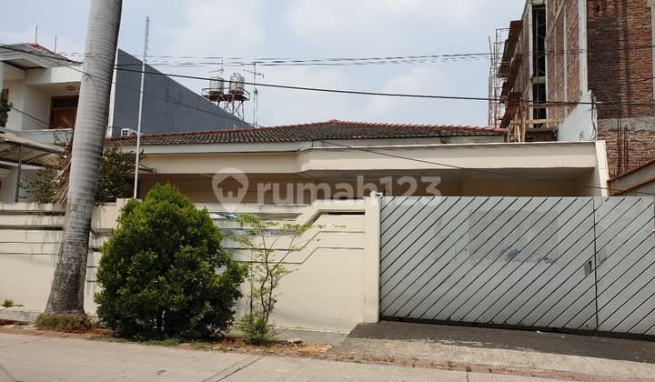 Rumah Hitung Tanah Blok Depan di Green Garden Jakarta Barat