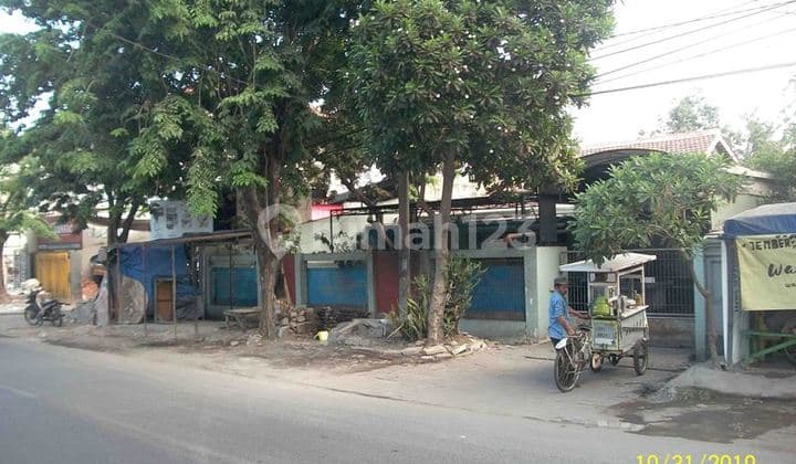 House on Raya Tenggilis, Good + Well-Maintained, Strategic, Not on the Main Road, Move-In Ready, Suitable for Residence / Office / Business, etc.