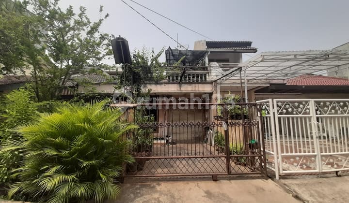 Family house in Meruya Ilir