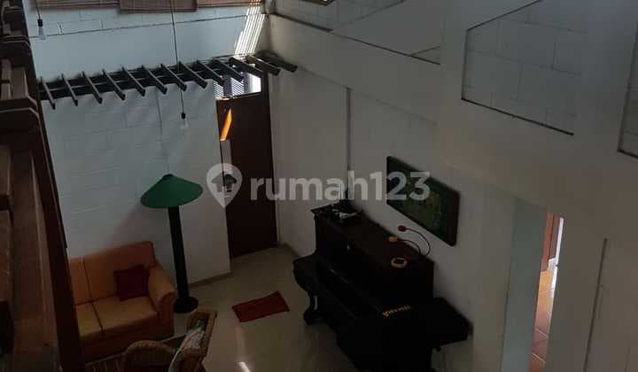 Rumah Tinggal Dengan Halaman Luas di Setrasari Bandung