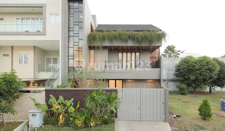 Rumah PIK Bagus Banget Swimming Pool