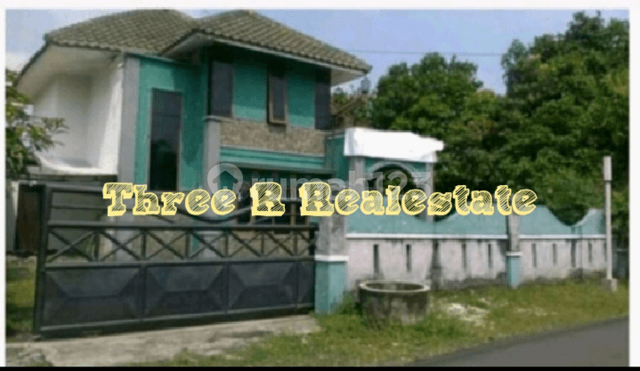 Rumah luas posisi hook bagus untuk hunian maupun kantor dekat jalan utama