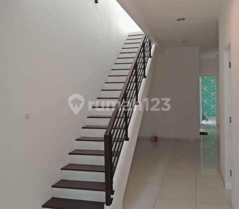 Rumah Baru untuk tinggal di Kebayoran Baru