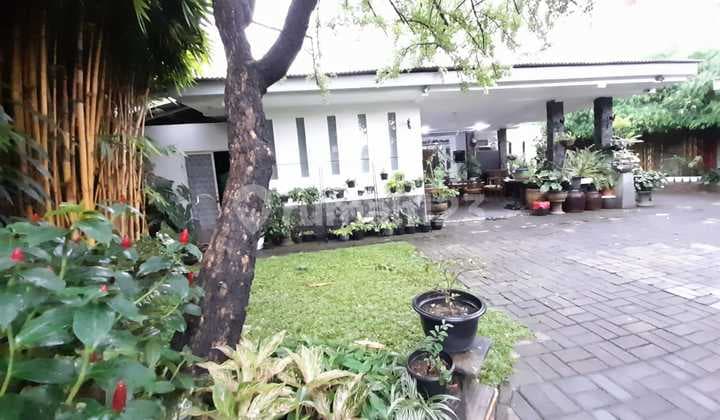 Rumah Lama Patra Kuningan Lingkungan Nyaman