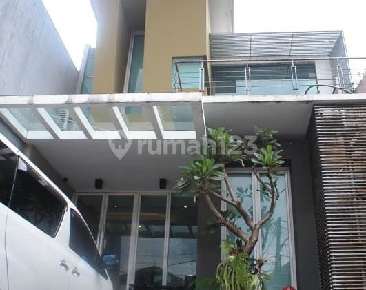 Minimalist House ex Office Strategic Location