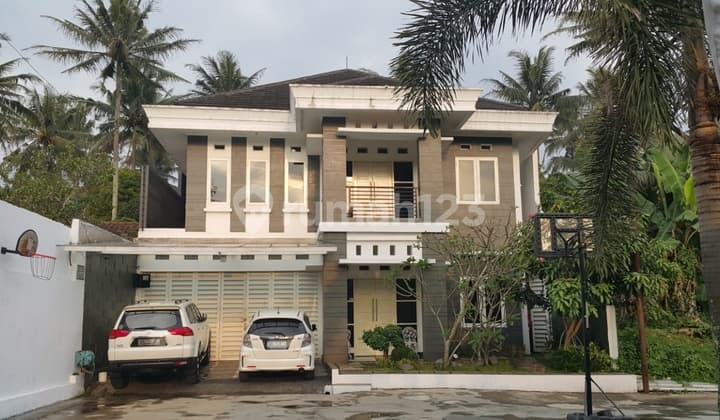 Beautiful 3-story house in a Cool and Green area in G. Batu Bandung