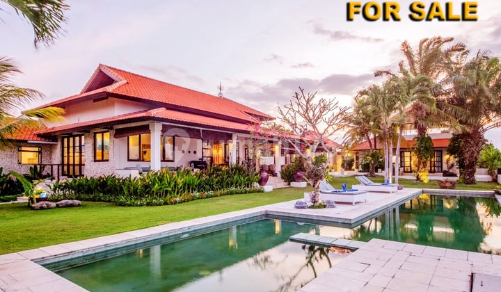 Villa 5 Bedrooms Full Furnished View Pantai di Uluwatu Bali