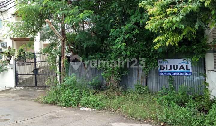 Rumah Tua Dikomplek Elit