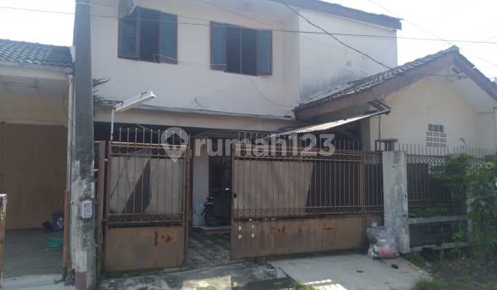 Rumah di Taman Kopo Indah 1 Blok C Ex Konveksi Perumahan yang sudah lengkap fasilitasnya.