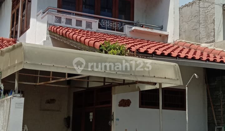 Rumah bagus, di daerah Brumbungan Tengah Kota Semarang (1327)