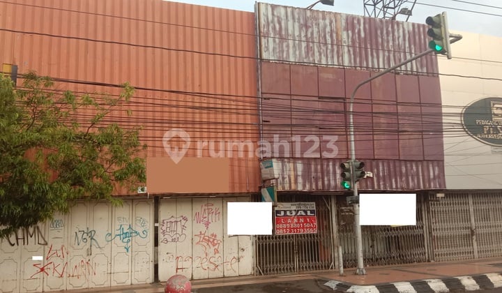 Strategic Building near Mall on Pemuda Street Semarang 1314 Strategic Building near Mall on Pemuda Street Semarang 1314