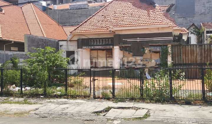 Land-Calculated House in the City Center, Ambengan Street