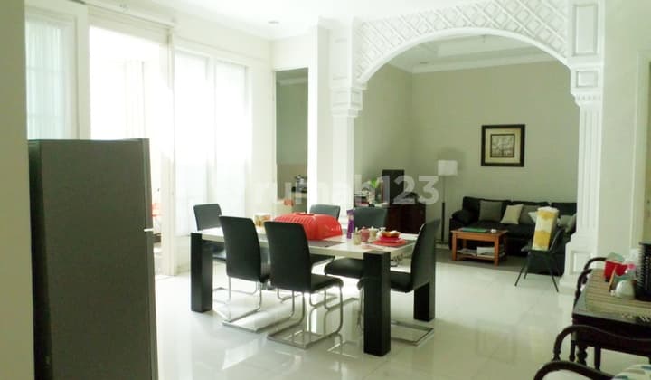 Rumah Siap Huni dalam Kompleks Elit di Pejaten Timur, Jakarta Selatan