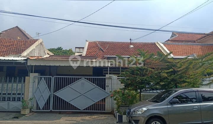 House in North Tenggilis, Near University of Surabaya (Ubaya) Campus, South Surabaya