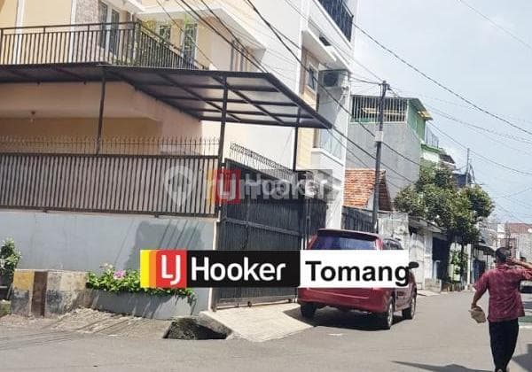 Rumah Dijual di Tomang Jakarta Barat Lokasi Hoek 3 lantai